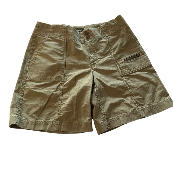 Eddie Bauer Mercer Fit woman's size 6 military green shorts - Picture 1 of 4